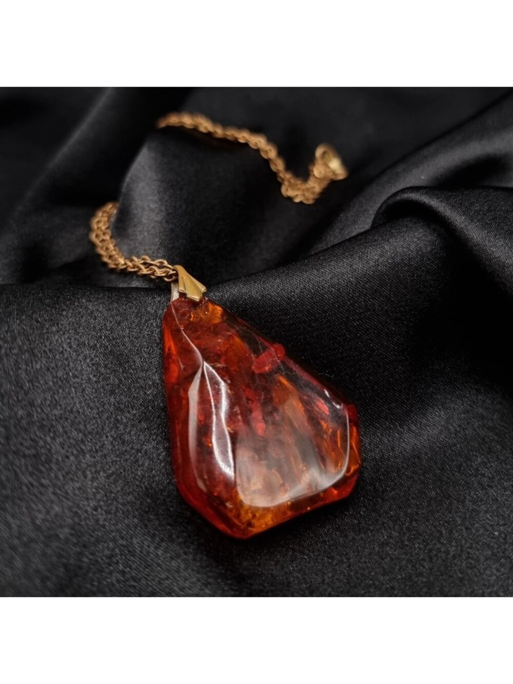 Antique 1900s-1930s Amber Pendant Necklace With Gold-Tone Chain & Floral Clasp